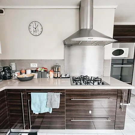 Panorama Mediterraneen Vue Exceptionnelle Sur Le Mont Caume Et Faron 3 69m2 Lejlighed *